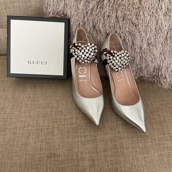 GUCCI Virginia with Removable Crystal Hearts Pumps - Picture 8 of 9